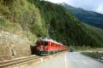 RhB - Regionalzug 470 von Tirano nach St.Moritz am 05.10.1999 kurz vor Miralago mit Triebwagen ABe 4/4 III 52 + ABe 4/4 II 45 - B 2312 - B 2466 - D 4035 - Hinweis: gescanntes Dia  