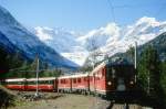 RhB Heidiland/Bernina-Express B+G 421 von Chur/Landquart-Davos Platz nach Tirano am 08.10.1999 in der Montebello-Kurve oberhalb Morteratsch mit Triebwagen ABe 4/4 II 46 - ABe 4/4 III 53 - A 1272 - B 2494 - B 2467 - B 2495 - B 2465 - B 2463 - A 1271 - Hinweis: gescanntes Dia
