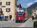 Allegra 3503 zieht am 11. Juli 2013 einen Regionalzug auf dem Strassenbahnabschnitt durch Le Prese. 