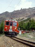 RhB Regionalzug 460 von Tirano nach St.Moritz am 04.06.1992 bei Montebello zwischen Bernina Suot und Morteratsch mit Triebwagen ABe 4/4 II 49 - ABe 4/4III 53 - B - Gb.