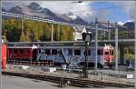 BEX974 mit ABe 4/4 III 51  Poschiavo  und 56  Corviglia  sind in St.Moritz angekommen. Der Bahnhof wird zur Zeit total umgebaut. (08.10.2015)