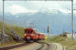 RhB Aussichtswagen-Extrazug 3962 fr RHTIA TOURS von Alp Grm nach Pontresina am 30.08.1996 Einfahrt Alp Grm mit Triebwagen ABe 4/4 I 34 - ABe 4/4 I 30 - D 4035 - B 2093 - B 2097. Hinweis: Die beiden Triebwagen sind inzwischen in gelb umlackiert, gescanntes Dia.
