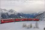 R1629 verlässt Alp Grüm Richtung Süden. Über dem ersten Triebwagen erkennt man den Lago di Poschiavo. (14.01.2016)