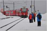 R1648 mit ABe 8/12 3507 fährt in Alp Grüm ein. (25.02.2016)