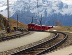 Nun hat auch der Bernina Express 976 (Tirano - St.Moritz) die Alp Grüm erreicht. Durch scharfe Kurven und eine extremen Steigung kämpfte er sich den Pass hinauf und wird die höchste Stelle in wenigen Kilometern erreichen. Da dieser Bernina Express nur auf der Berninabahn unterwegs ist, reichen auch die  älteren  Triebwagen Abe 4/4 III 52  Brusio  und 53  Tirano . 
Alp Grüm, 07. Mai 2016