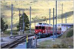 In Bernina Lagalb wartet BerninaExpress 975 mit ABe 4/4 III 54  Hakone  und 53  Tirano  auf die Zugskreuzung mit BEX 974.