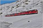 BerninaExpress 953 mit den beiden ABe 4/4 III 56  Corviglia  und 53  Tirano  am gefrorenen Lago Bianco bei Ospizio Bernina 2253m. (08.12.2016)