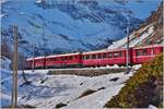 R1629 mit den beiden ABe 4/4 III 56  Corvatsch  und 55  Diavolezza  oberhalb Alp Grüm. (22.12.2016)