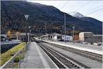 Bahnhof Zernez ist Ausgangspunkt der Postautolinien nach Mals im Südtirol und nach Livigno.