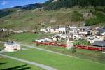 RhB - Regionalzug-Kreuzung Zug 725 von St.Moritz nach Scuol mit Zug 754 von Scuol nach St.Moritz an 09.10.1999 in Ardez. Triebfahrzeuge je Ge 4/4 I - Hinweis: gescanntes Dia
