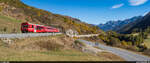 RhB 1758 / Regio Scuol-Tarasp - Pontresina / Lavin, 23. Oktober 2021<br>
Im Hintergrund ist das Dorf Guarda zu erkennen.