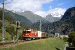 RhB Gterzug 5929 von Scuol nach Zernez am 22.08.2007 kurz vor Zernez mit E-Lok Ge 6/6 II 706 - Lb 7978 - Gbkv 5527 - Gbkv 5504 - Hinweis: Blick Richtung Innviadukt  