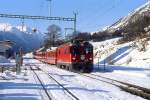 RhB - Regioexpress 1229 von Landquart nach Scuol am 15.12.2007 Einfahrt Scuol mit E-Lok Ge 4/4 II 612 - AB - B 2383 - A - 3x B - D - B  