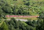 RhB - Regionalzug 1929 von Scuol nach Pontresina am 20.08.2008 zwischen Guarda und Lavin mit BDt 1752 - B 2342 - WS 3911 - B 2341 - A 1243 - E-Lok Ge 4/4 II 613  