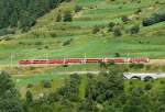 RhB - Regioexpress 1242 von Scuol nach Disentis am 20.08.2008 kurz vor Lavin mit E-Lok Ge 4/4 II 617 - AB 1563 - D 4207 - B 2446 - B 2443 - B 2391 - A 1239  