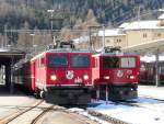 RhB - Ge 4/4 601 vor Regio nach Scuol und Ge 6/6 701 vor Gterzug im Bahnhof Pontresaina am 07.04.2010