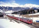 RhB Regionalzug 348 von Pontresina nach Samedan am 10.03.1998 Einfahrt Punt Muragl mit Doppelpendelzug  mit E-Lok Ge 4/4I 601 - Dz 4004 - B 2467 - AB 1515 - E-Lok Ge 4/4I 604 und BDt 1723 - AB 1514 -