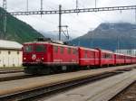 RhB - Ge 4/4 607 bei der einfahrt in den Bahnhof Bever am 13.09.2010