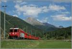 RhB Ge 4/4 II mit einen RE von Pontresina nach Scuol kurz vor Zernez.
11. Sept. 2011