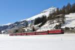 ENGADIN SKIMARATHON 2014: Ge 6/6 II 707 mit Extrazug 2342 Samedan-Vereina-Landquart bei Ausfahrt in Samedan, 09.03.2014.
