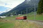 RhB - Regional-Schlerpendelzug 733 von Samedan nach Zuoz am 06.10.1999 zwischen La Punt und Madulain mit Steuerwagen voraus BDt 1722 - AB 1516 - B 2332 - E-Lok Ge 4/4 I 610 - Hinweis: Zug verkehrte periodisch an [15] - gescanntes Dia
