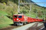 RhB Regionalzug 764 von Scuol nach St.Moritz am 07.10.1999 Einfahrt Lavin mit E-Lok Ge 4/4 I 601 - D 4206 - B 2356 -  B 2343 - A 1232 - B 2253.