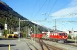 RhB Regionalzug 770 von Scuol nach St.Moritz am 08.10.1999 Einfahrt Bever mit E-Lok Ge 4/4 I 606 - Lklpv 7842 - Lklpv 7841 - D - 2x B - A - B - Lbv - Hinweis: heute fahren hier Pendelzge mit Niederflursteuerwagen und ohne offene Velowagen, gescanntes Dia
