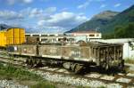 RhB - Kkl 7078 am 31.08.1993 in Samedan - Niederbordwagen 2-achsig mit 1 offenen Plattform - Baujahr 1906 - Staud - Gewicht 5,33t - Zuladung 10,00t - LP 7,49m - zulssige Geschwindigkeit Aufkleber