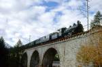 RhB - Dampfzug 3723 von St.Moritz nach Scuol am 09.10.1999 auf Val Susauna-Viadukt mit Dampflok G 4/5 108 - B 2245 - B 2060 - D 4052II - B 2246 - Hinweis: Foto Margarete Mldner  