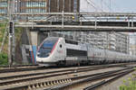 TGV Lyria 4409 durchfährt den Bahnhof Muttenz.