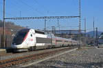 TGV Lyria 4410 durchfährt den Bahnhof Gelterkinden.