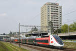 TGV Lyria 4720 fährt Richtung Bahnhof Muttenz.