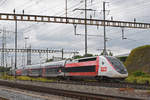 TGV Lyria 4728 durchfährt den Bahnhof Pratteln.