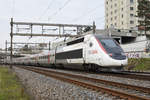 TGV Lyria 4401 fährt Richtung Bahnhof SBB.