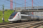 TGV Lyria 4405 durchfährt den Bahnhof Muttenz.