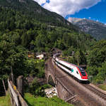 Ein ICN auf dem Weg nach Norden am 16.08.2016 bei Wattingen an der Gotthardbahn.