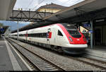 RABDe 500 005-9  Heinrich Pestalozzi  als IC 672 (IC 21) von Lugano (CH) nach Basel SBB (CH) steht im Bahnhof Bellinzona (CH) auf Gleis 1.