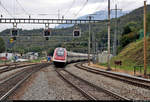 Elegant um die  Kurve :  RABDe 500 004-2  Mani Matter  und RABDe 500 002-6  Annemarie Schwarzenbach  als IC 867 (IC 2) von Zürich HB (CH) nach Lugano (CH) durchfahren den Bahnhof Rivera-Bironico