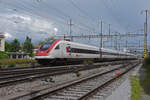 ICN 500 012  Jean Rudolf von Salis  durchfährt den Bahnhof Pratteln.