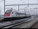 SBB - ICN Willi Ritschard  95 85 0 500 017-4 bei der einfahrt in den Bahnhof von Oensingen am 18.12.2022