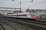 ICN 500 027  Henry Dunant  durchfährt am 26.01.2023 den Bahnhof Rupperswil.