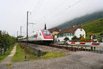 Nachschuss auf den RABDe 500 029  Eduard Spelterini , der am 08.10.2025 in Ligerz in Richtung Neuchatel unterwegs ist