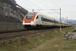 RABDe 500 039-3 und RABDe 500 000-5 nhern sich am 28.3.09 Erstfeld.