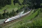 Eine Doppelgarnitur SBB RABDe 500 (ICN) verlässt den Wattinger Tunnel in Richtung Erstfeld (16.08.09).