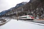 ICN  Ernest von Stockalper  (RABDe 500 024-5) strebt bei der ehemaligen Station Giornico Richtung Norden.