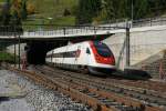 RABDe 500 009 verlässt am 24.10.2015 den Gotthard-Tunnel bei Airolo.