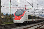 RABe 501 003-4 durchfährt den Bahnhof Rheinfelden.