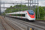 RABe 501 003-2 durchfährt den Bahnhof Möhlin.