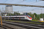 RABe 501 008-1 durchfährt den Bahnhof Pratteln.