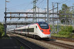 RABe 501 008-3  Giruno  durchfährt den Bahnhof Muttenz.